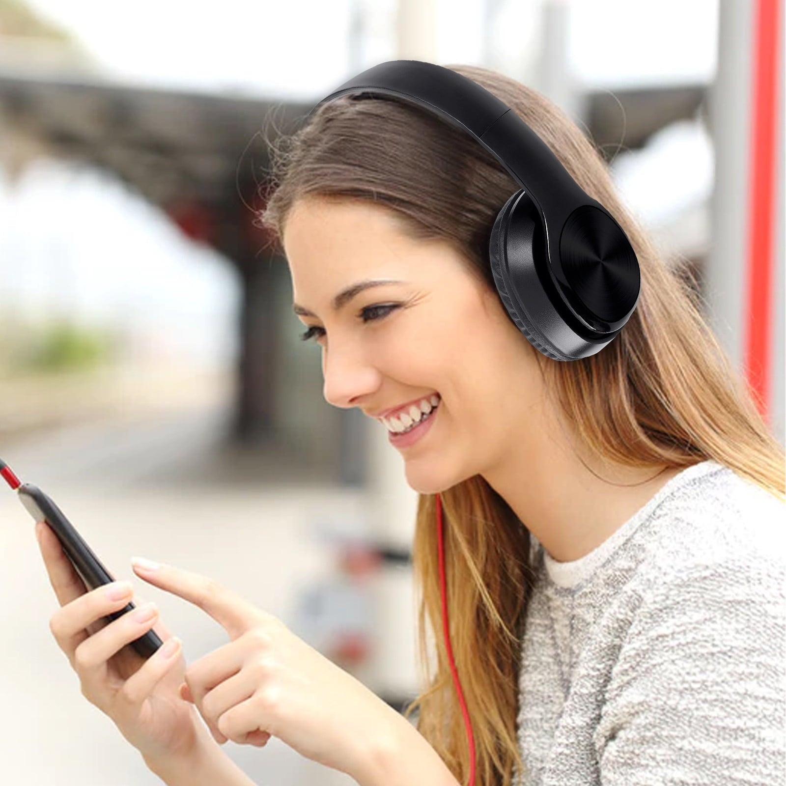 Over-Ear Wired Headphones with Microphone, Comfortable Foldable Design, Portable for Computer, Laptop, Smartphone